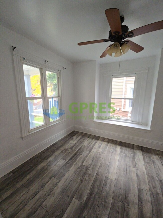 Foto del edificio - 159-161 Freeport Rd