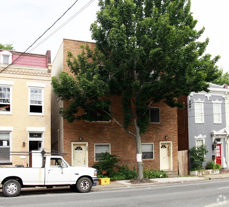 Building Photo - 216-218 N Patrick St