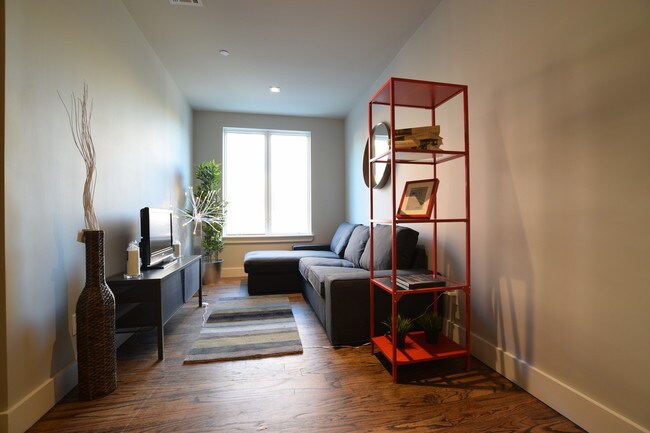 Building Photo - 573 Van Buren St