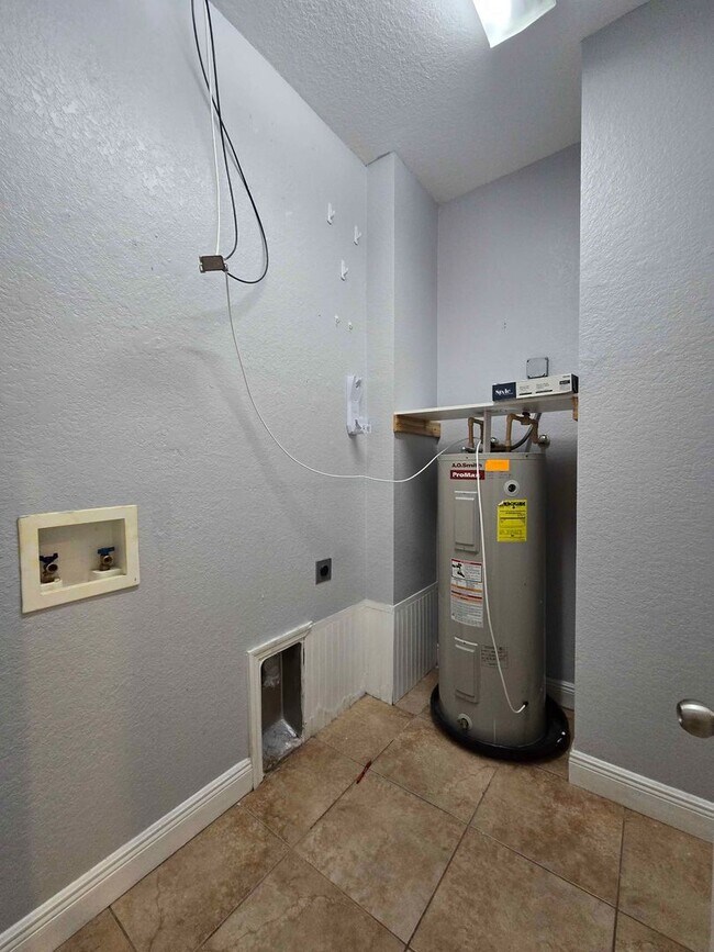 Foto del edificio - Beautiful 3-Bedroom Country Home with Lake View