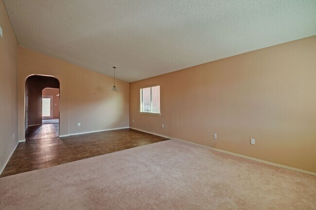 Foto del edificio - Amazing and Spacious Single Story 3 BR 2 BA!