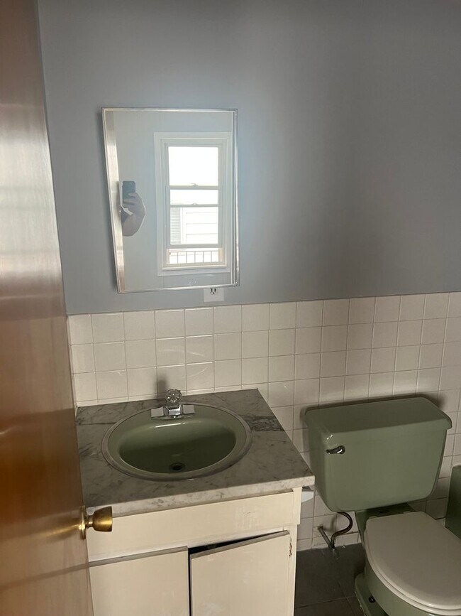 1013 Acker Ave Unit Lower, Scranton, PA 18504 Room for Rent in