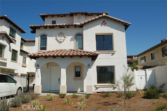 Building Photo - 425 W Duarte Rd