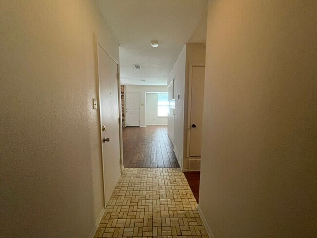 Foto del edificio - 7536 Meadowlark Ln N