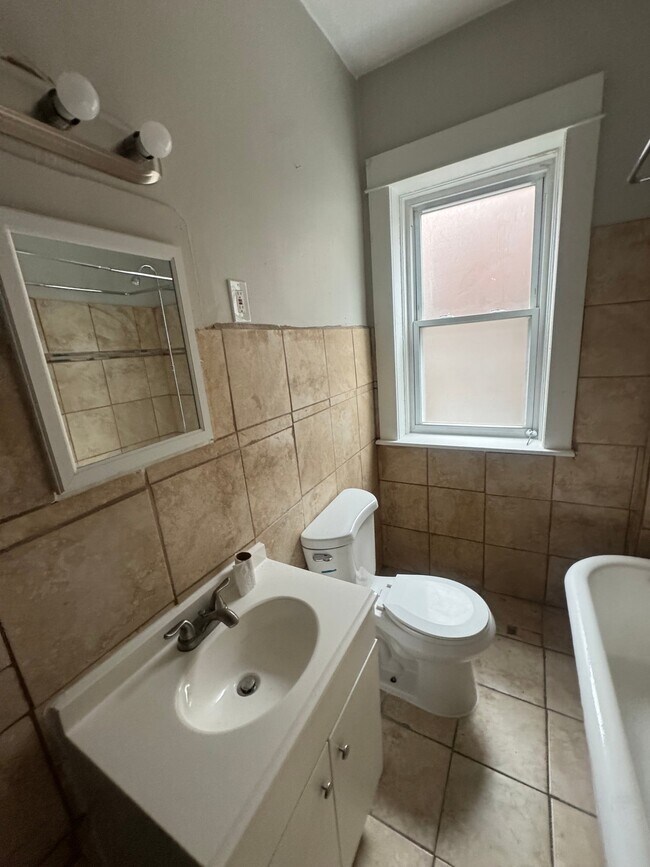 Foto del edificio - 1811 Lakeview Rd