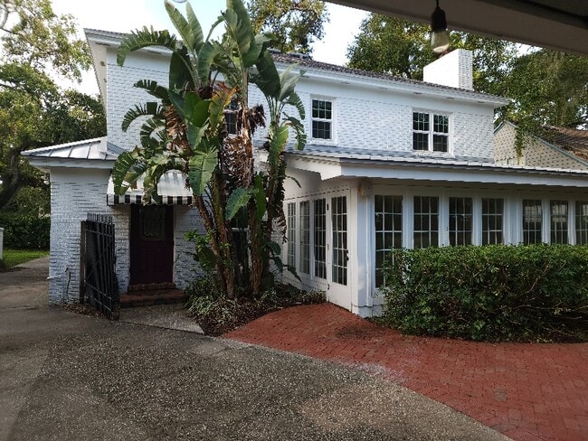 Building Photo - 4403 W Estrella St