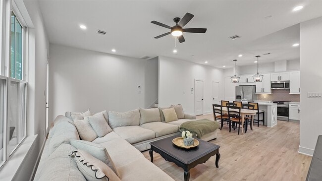 Building Photo - 6423 Highland Pine Ln