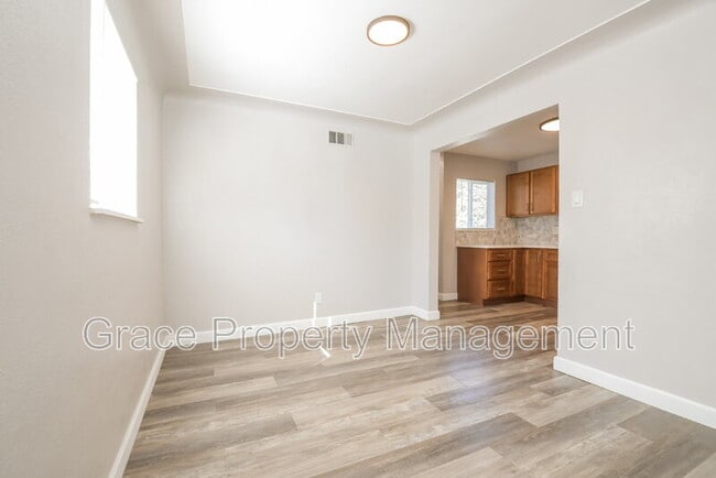 Building Photo - 1281 Victor St