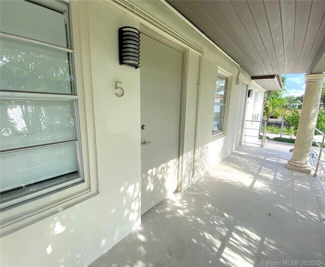 Building Photo - 1605 E Broward Blvd