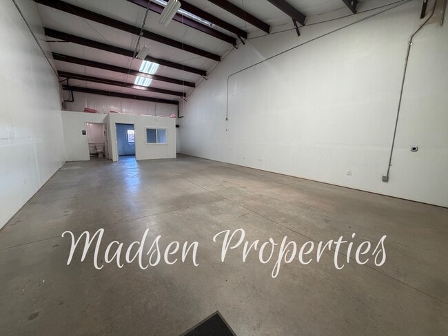 Building Photo - 1115 E Ewald Ct