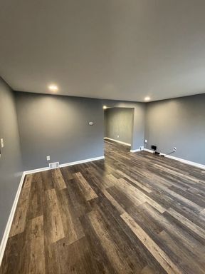 Foto del edificio - Beautifully updated 3 bed 1 bath home with garage and off-street parking in Penn Hills!