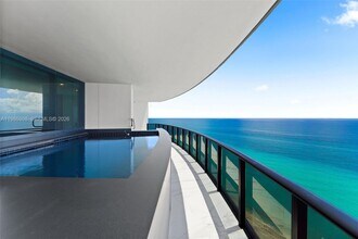 Building Photo - 18555 Collins Ave