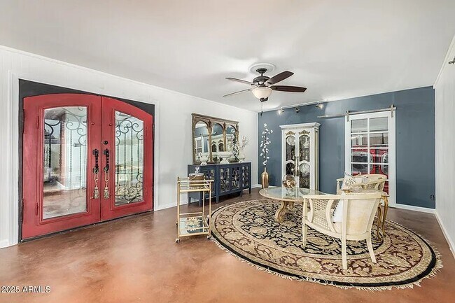 Building Photo - 2302 W Berridge Ln