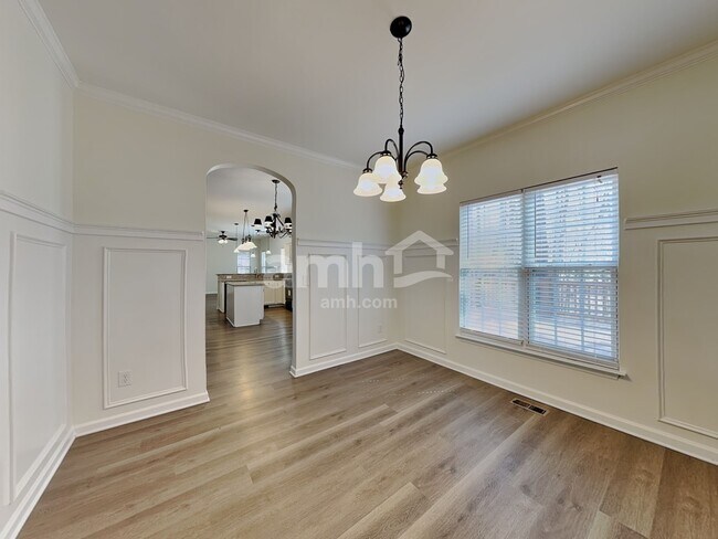 Foto del edificio - 2023 Jerimouth Dr