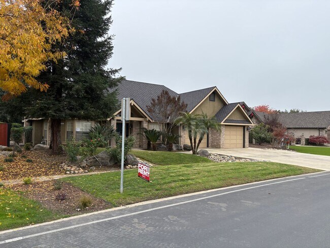 Foto del edificio - Entertainer delight rental home located in ''The Lakes'' subdivision Coming soon *Private Showing...