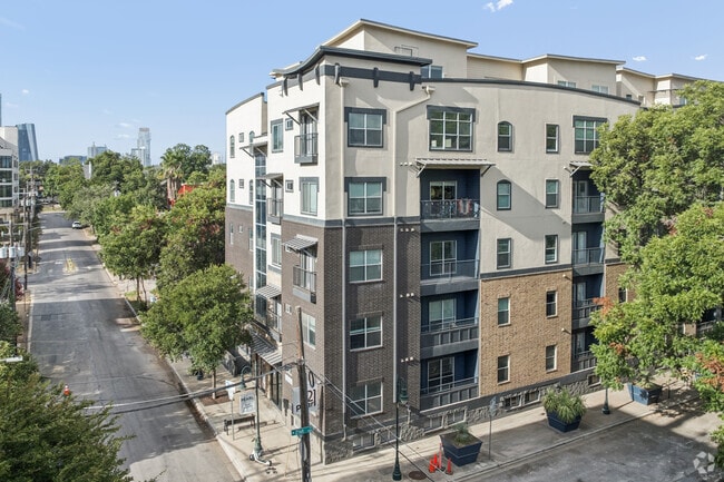 Building Photo - 21 Pearl