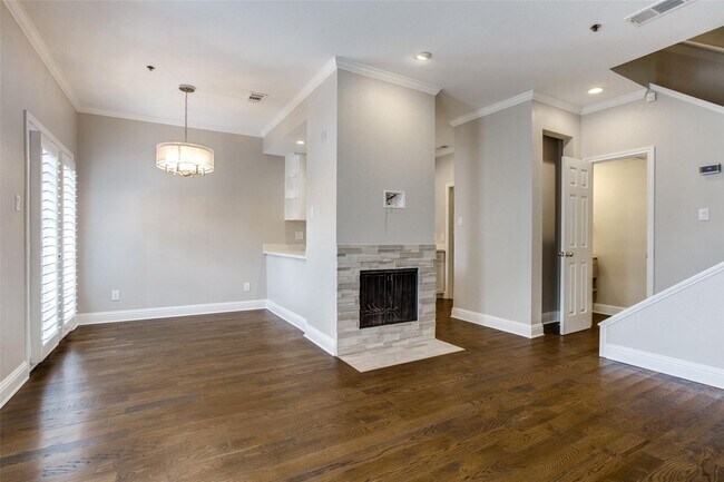 Building Photo - Beautiful 1-Bedroom 1.5-Bath 2 Story Condo...
