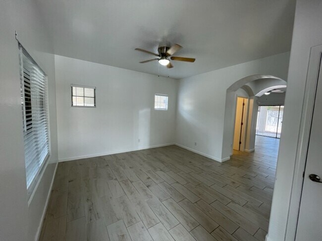 Foto del edificio - 3 Bedroom plus Den w/2.5 Bathrooms Chandler (AZ Ave. and Warner)