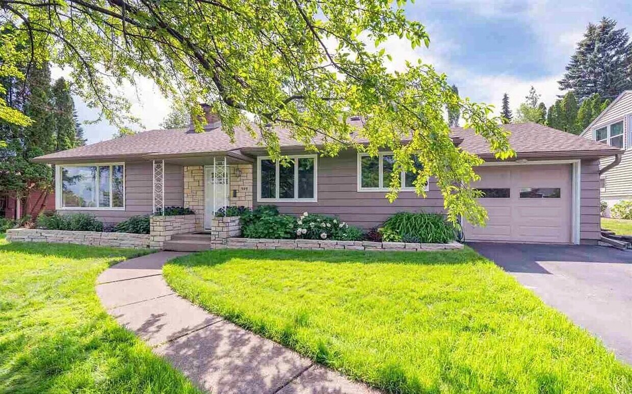 Primary Photo - 909 Northland Ave