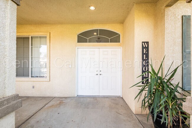 Building Photo - 4 Bedroom/3 Bath Home with Paid Solar - $3295 Per Month!