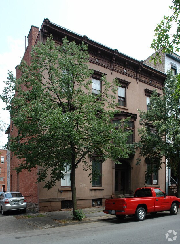 Primary Photo - 28 First St