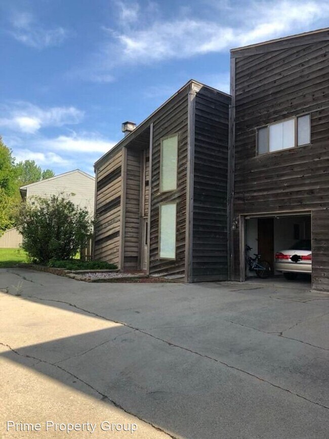 Building Photo - 807 Hartwell Dr