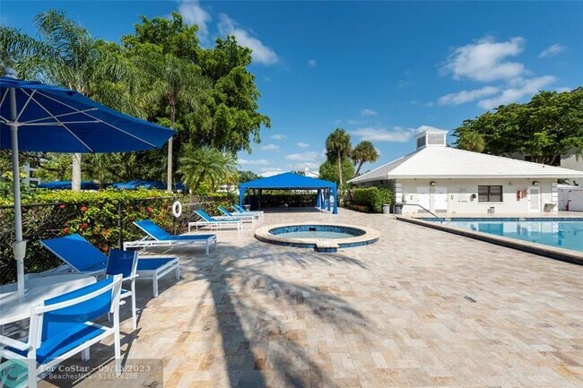 Foto del edificio - 1715 Whitehall Dr