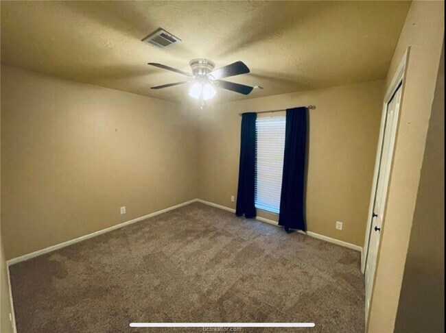 Foto del edificio - 2318 Yosemite Dr