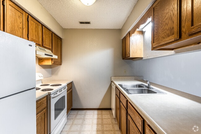 2BR, 2BA - 937 SF - Willow Run Apartments