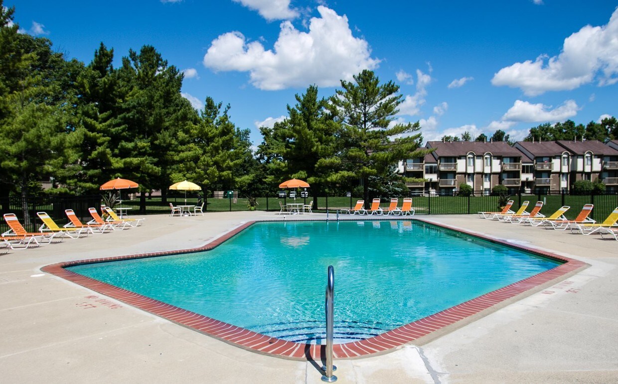 Carlyle Place 43144 Carlyle Pl Clinton Township, MI Apartments for