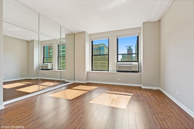 Foto del edificio - 600 S Dearborn St