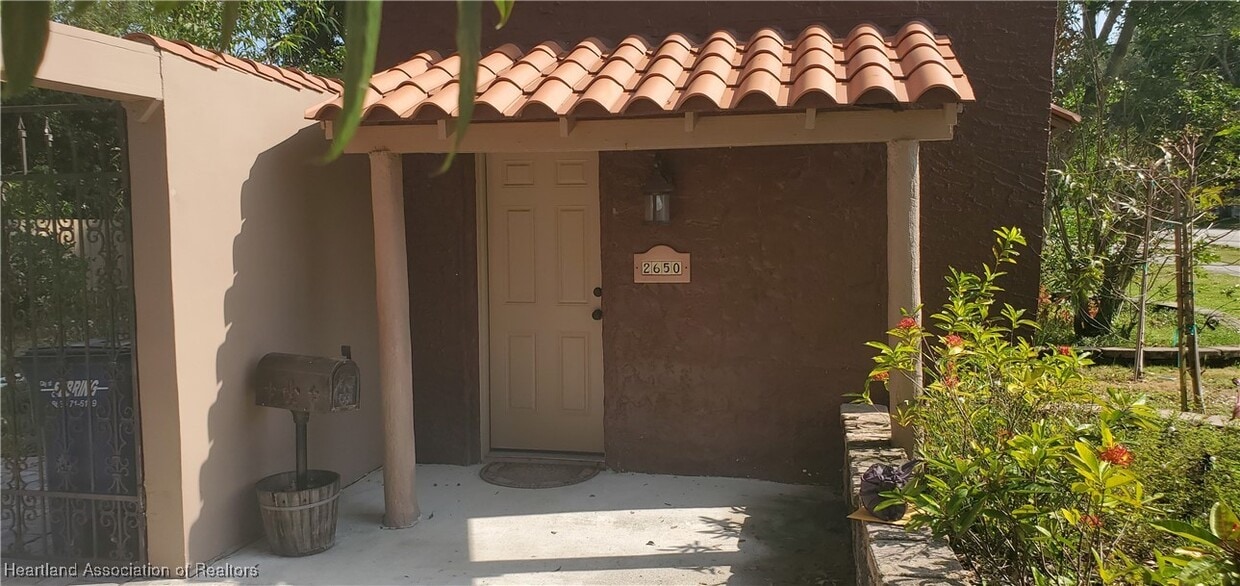 Foto principal - 2650 Lakeview Dr