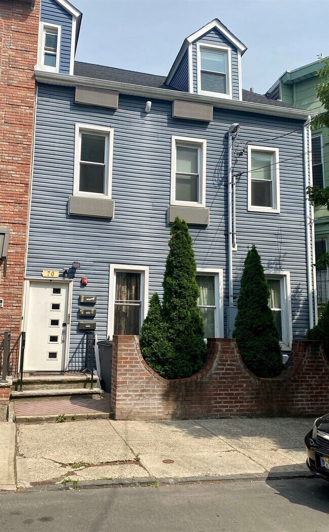 Foto del edificio - 70 Sherman Ave