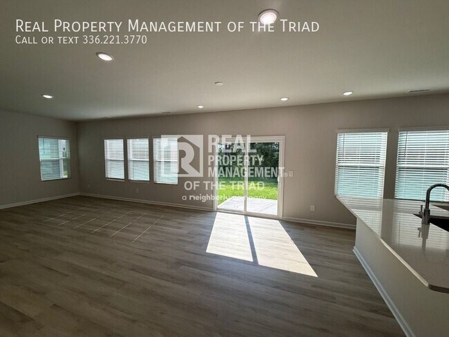 Foto del edificio - 2215 Cherry Crk Rd