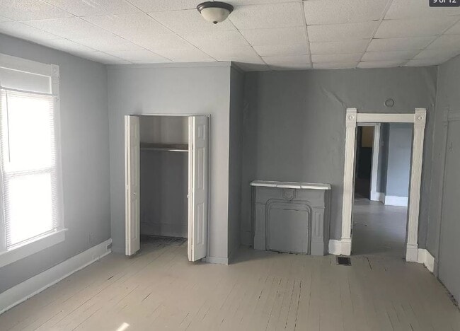 Foto del edificio - 629 E Broadway St