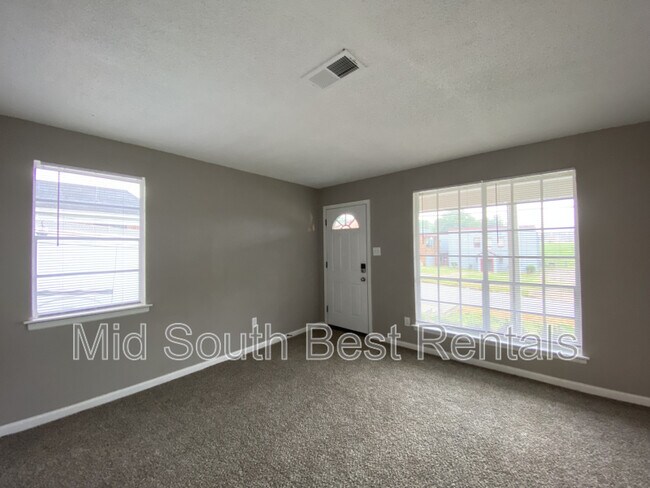 Foto del edificio - 2423 Dwight Rd