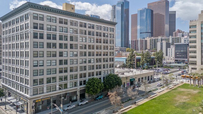 Foto del edificio - 108 W 2nd St