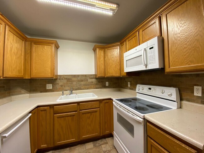 Building Photo - 3 Bedroom 2.5 bath Condo in Lehi!