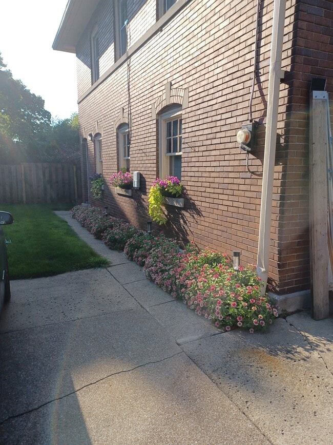 Path to Carriage House - 760 Lafayette Ave