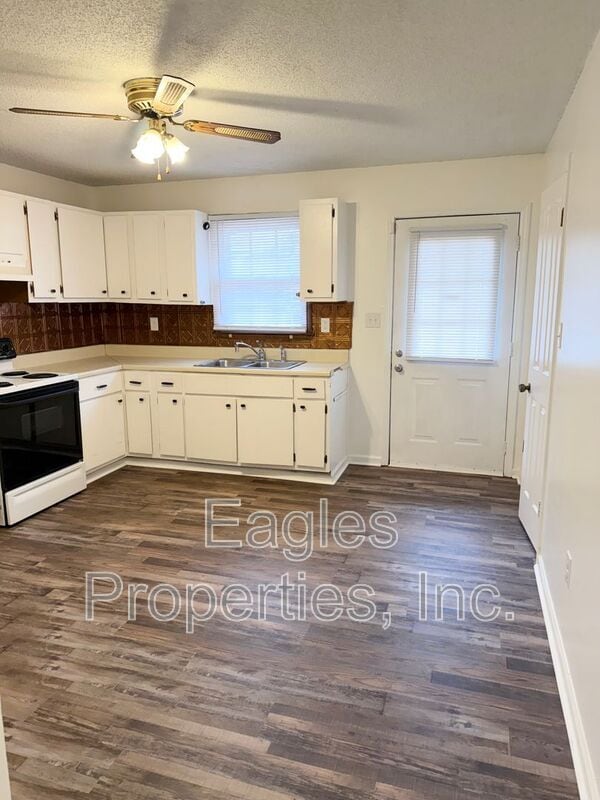 Building Photo - 1401 Dakota Ave