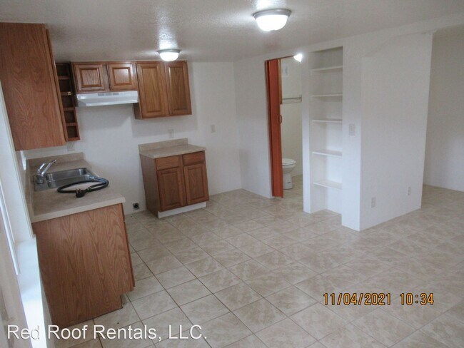 Building Photo - Studio, 1 bath House - 1106 204th St E #4