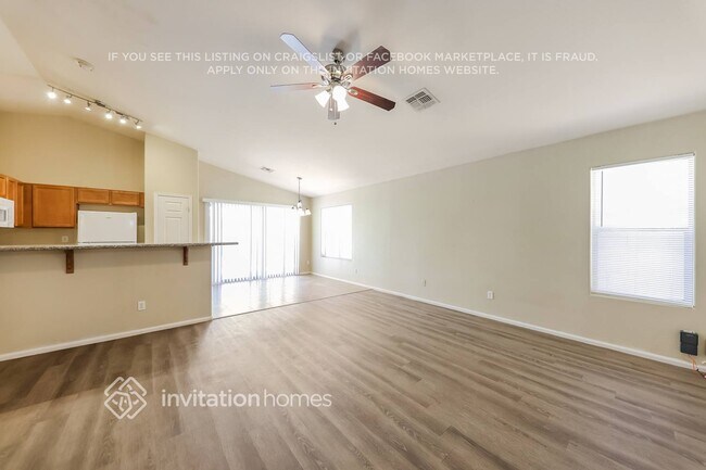 Foto del edificio - 17235 W Elaine Dr