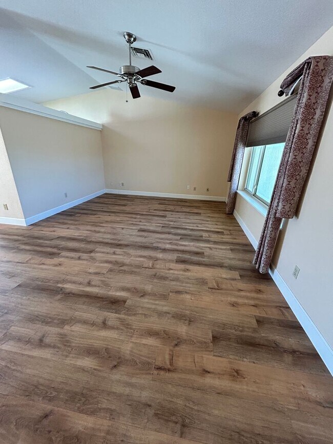 Foto del edificio - Unfurnished Home!