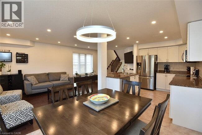 Building Photo - 102 Celestial Cres