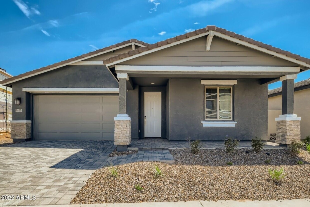 Primary Photo - 9405 E Saturn Ave
