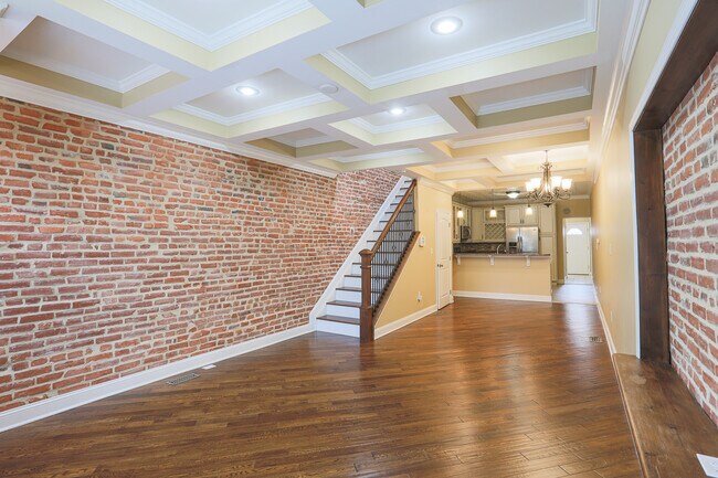 Building Photo - 9 S East Ave