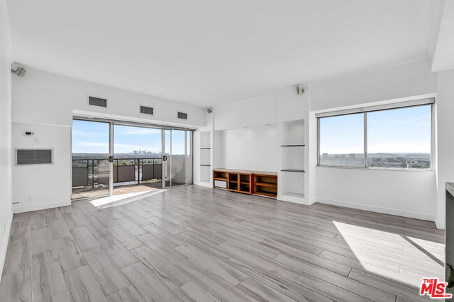 Foto del edificio - 1155 N La Cienega Blvd
