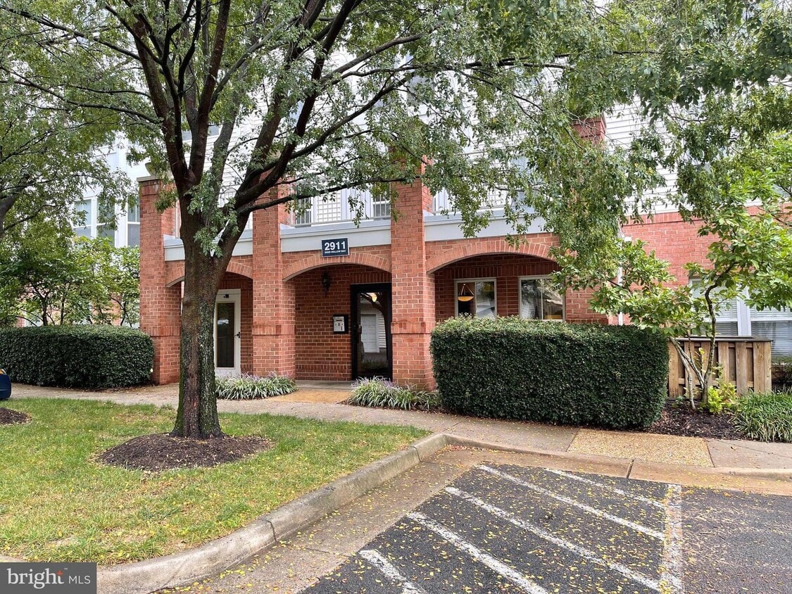 2911 Deer Hollow Way Unit 120, Fairfax, VA 22031 Condo for Rent in Fairfax, VA