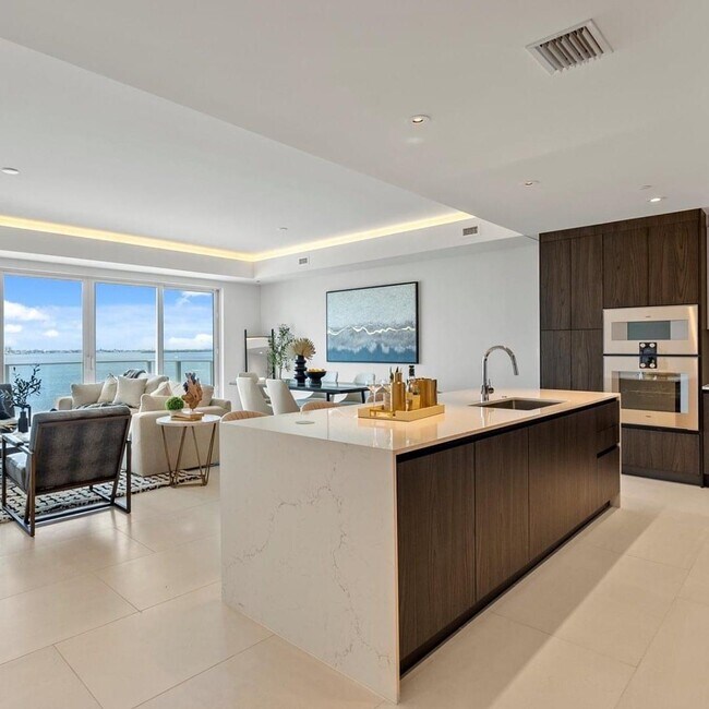 Foto del edificio - 1020 Sunset Point Rd