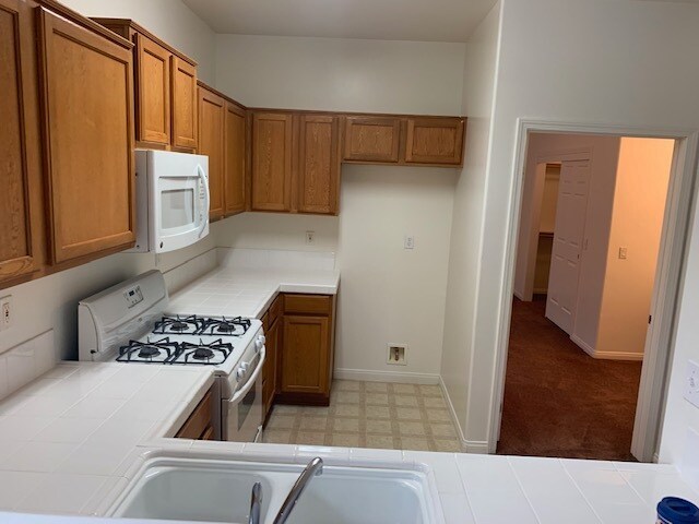 Building Photo - 517 Yellow Meadow Ct